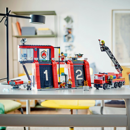 LEGO City Straż Pożarna Remiza + Samochód Wóz Strażacki 5 figurek 60414
