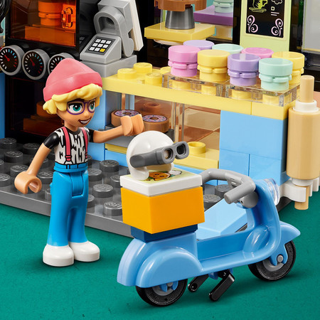 LEGO Friends 42618 Kawiarnia w Heartlake 3 Figurki Pies, Skuter Akcesoria