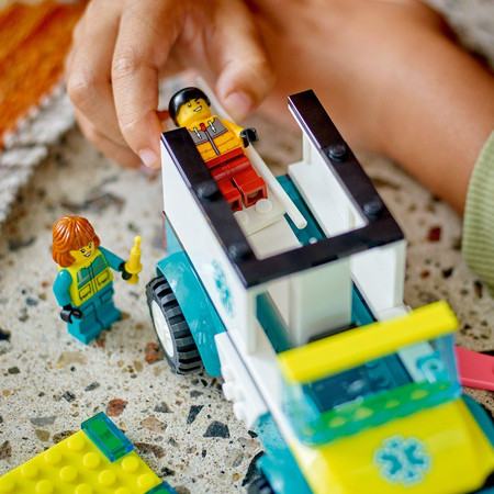 LEGO City 60403 Karetka i snowboardzista Ambulans