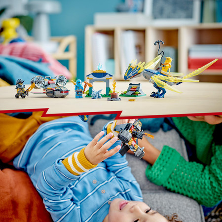 LEGO Ninjago Nya i Arin - bitwa na grzbiecie małego smoka 71798