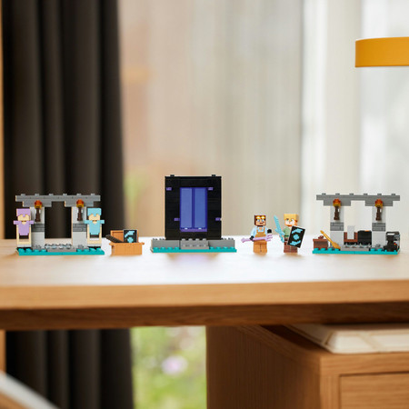 LEGO Minecraft 21252 Zbrojownia Portal do Netheru Alex i Diamentowy Miecz