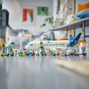 LEGO City Model Samolot Pasażerski Samochód Autobus Holownik 9Figurek 60367