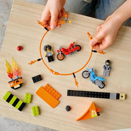 LEGO City Stuntz 60299 Konkurs Kaskaderski 2x Motocykl + Rampa Wyskocznia