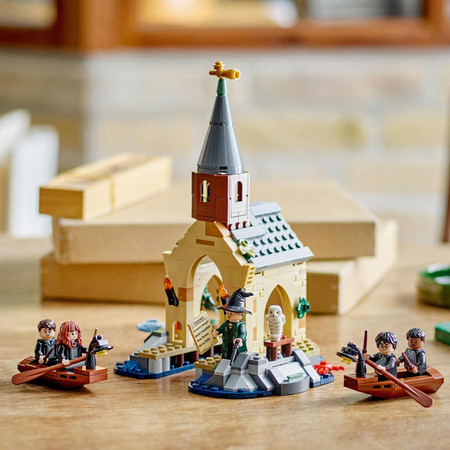 LEGO Harry Potter 76426 Przystań Dom przy Hogwarcie 2 Łódki 5 Figurek Sowa