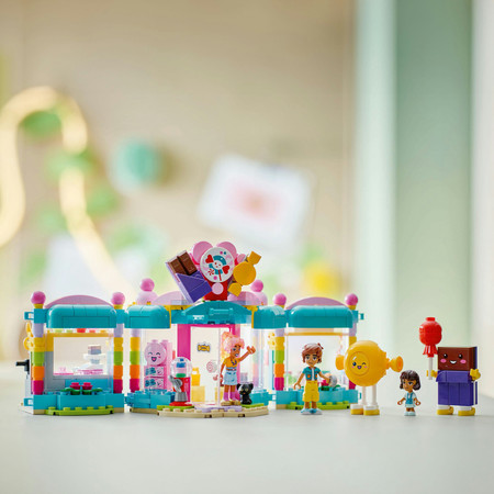 LEGO Friends 42649 Sklep ze słodyczami w mieście Heartlake Cukierkami
