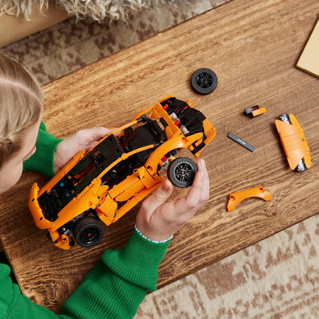 LEGO Technic Pomarańczowe Lamborghini Huracán Tecnica 42196